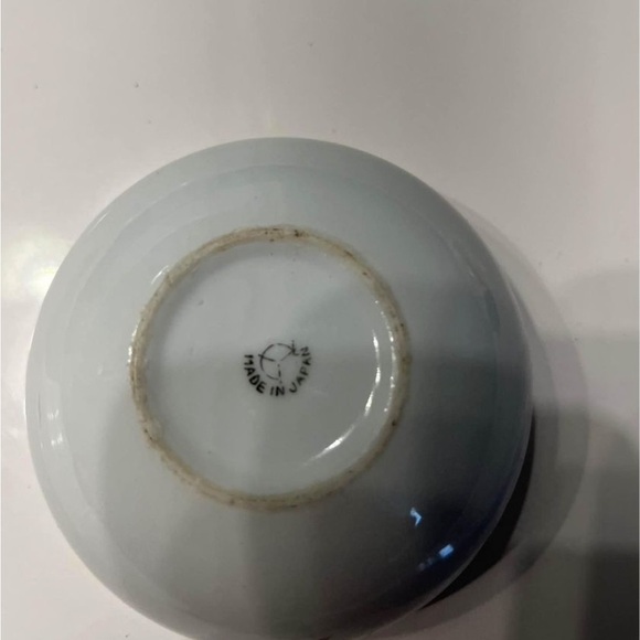 Handpainted vintage porcelain apple trinket dish with applied gold paint - Picture 5 of 6